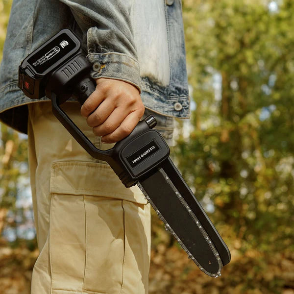 Better Gardens™ | 2-in-1 Mini Chainsaw – Extendable + 2 Free Batteries